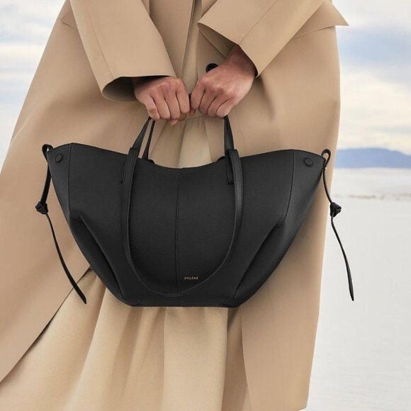 The Essential Structured Tote
-Black
