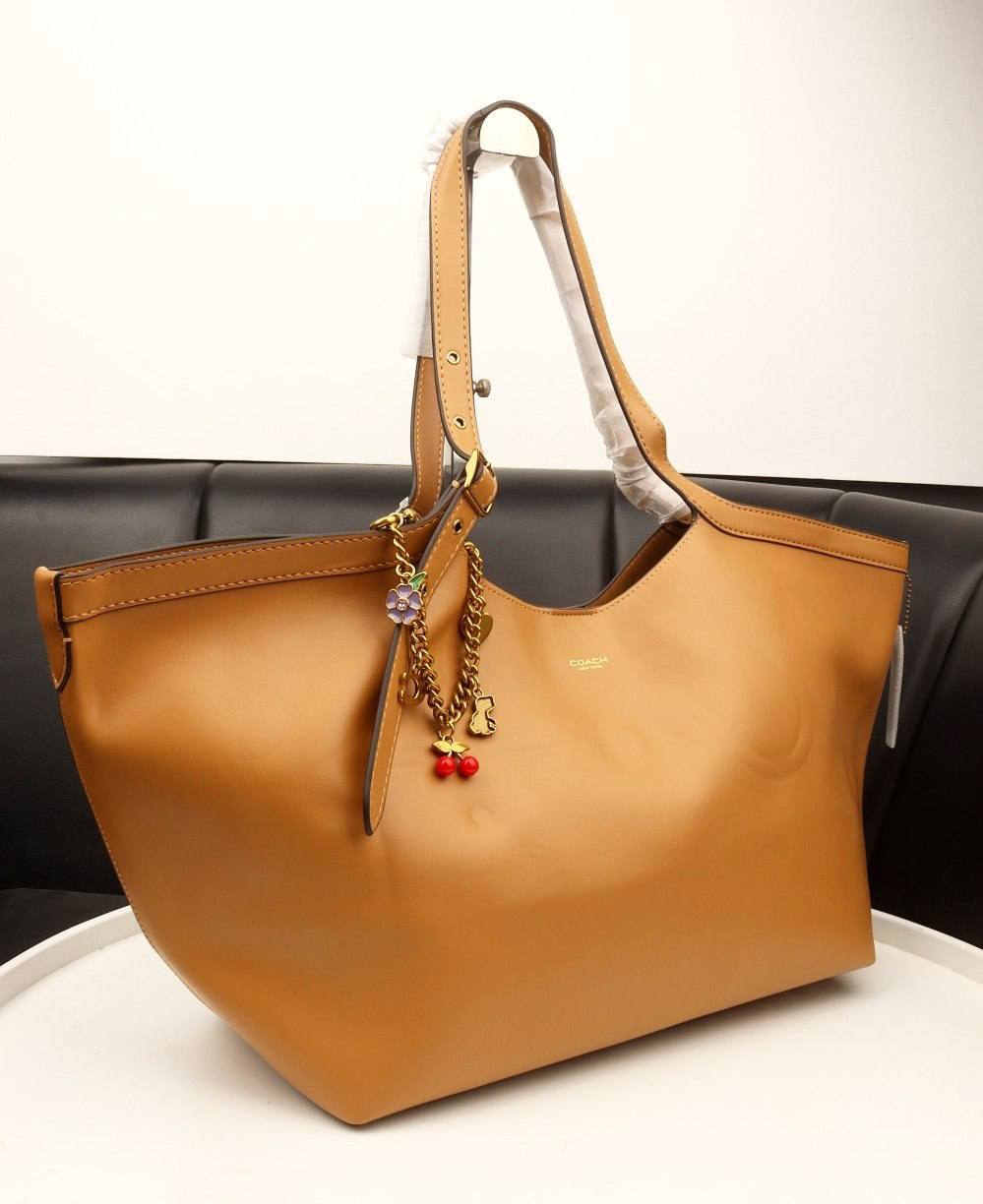 The Heritage Tote coach
