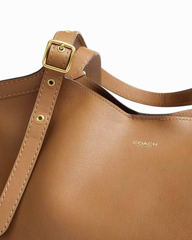 The Heritage Tote coach