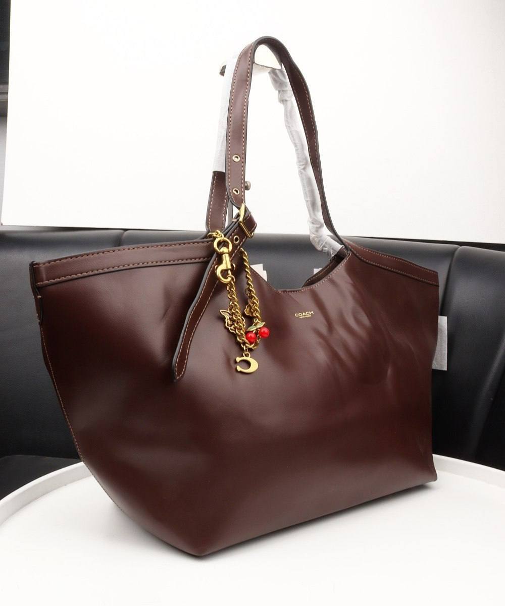 The Heritage Tote coach
