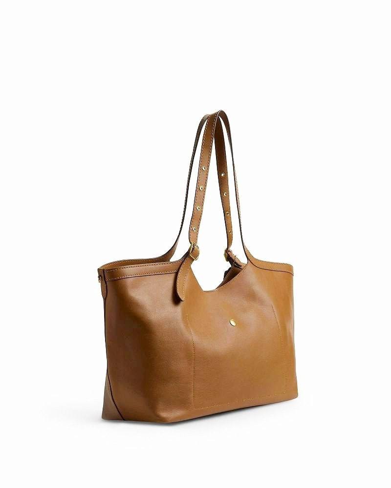 The Heritage Tote coach