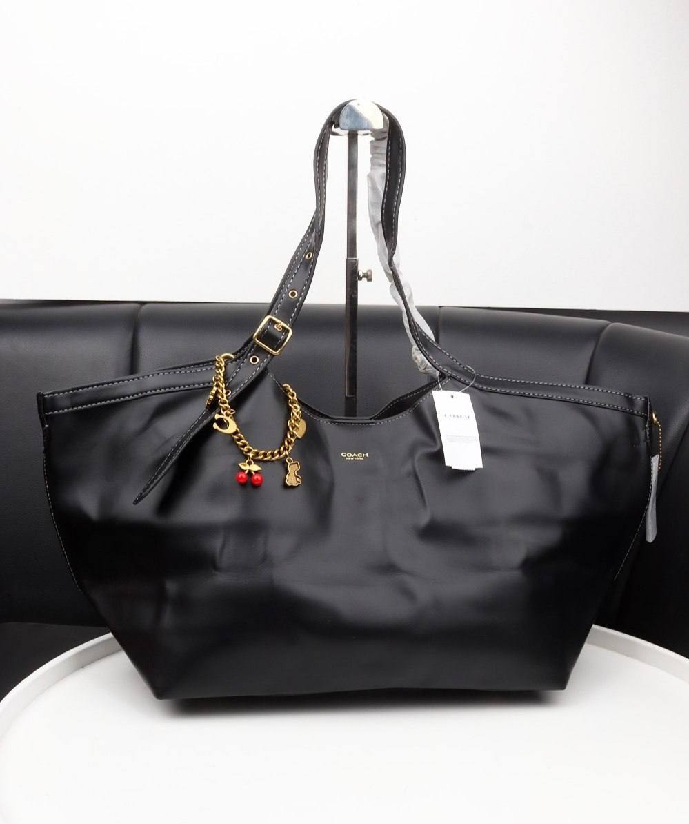 The Heritage Tote coach